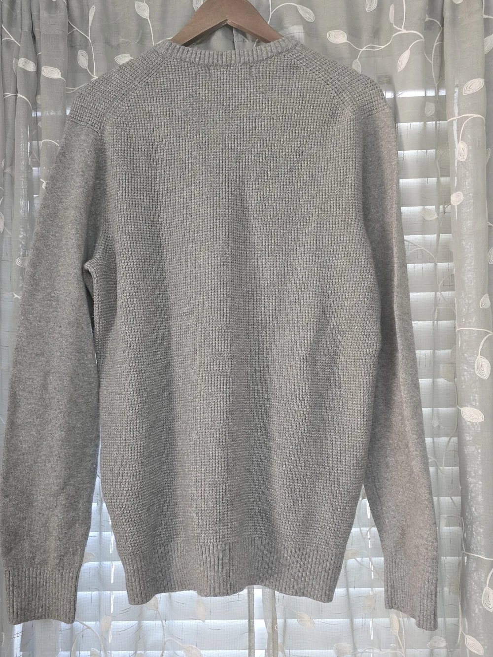 Banana Republic Men’s Light Gray Knit Crewneck Sweater
